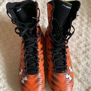 NEW under Armour men’s football cleats sz 13.5